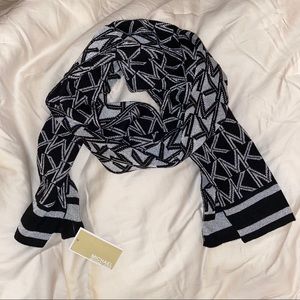 NWT Michael Kors Reversible Scarf • Black & Silver